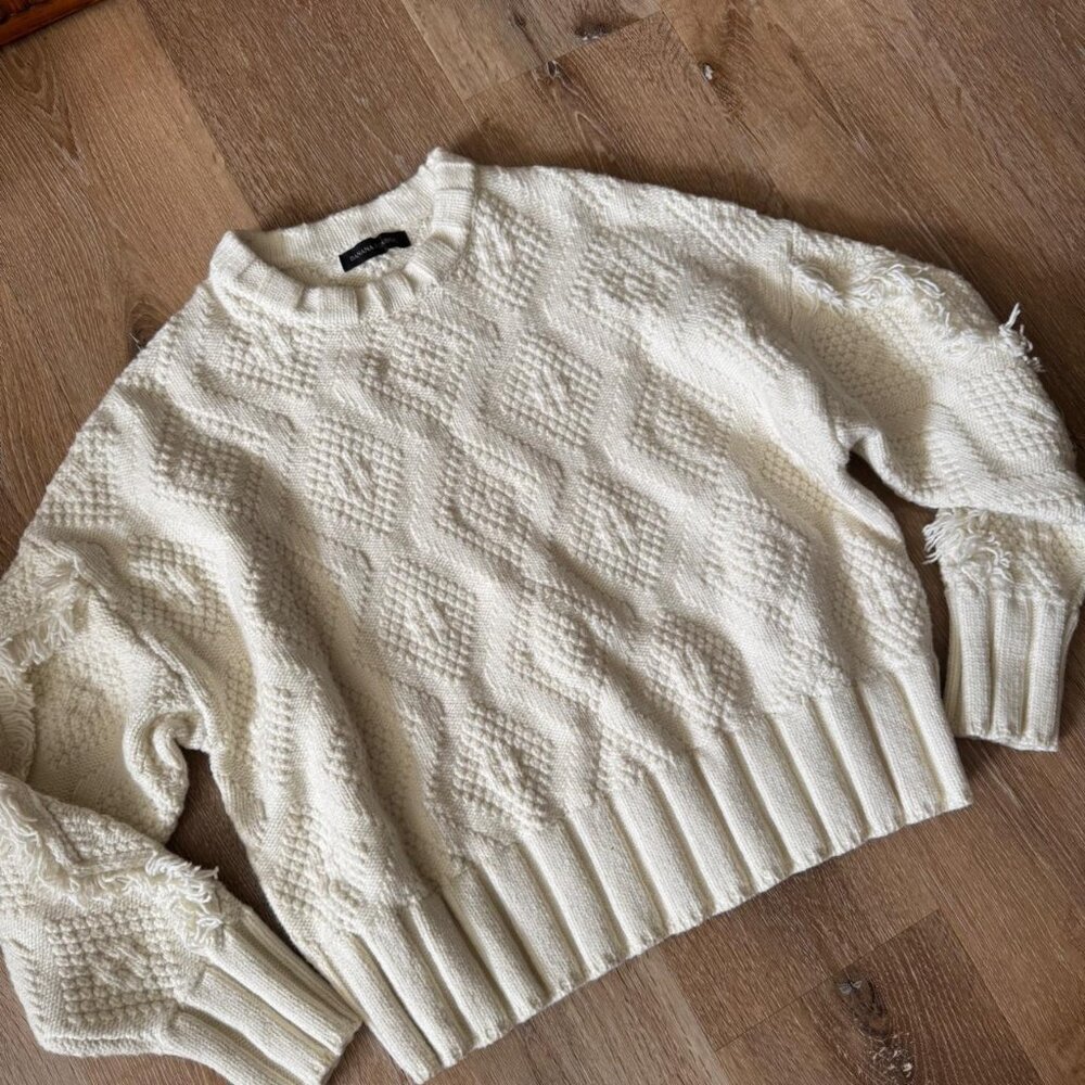 Banana Republic White Fringed Sweater Size S SAMPLE - Picture 2 of 5